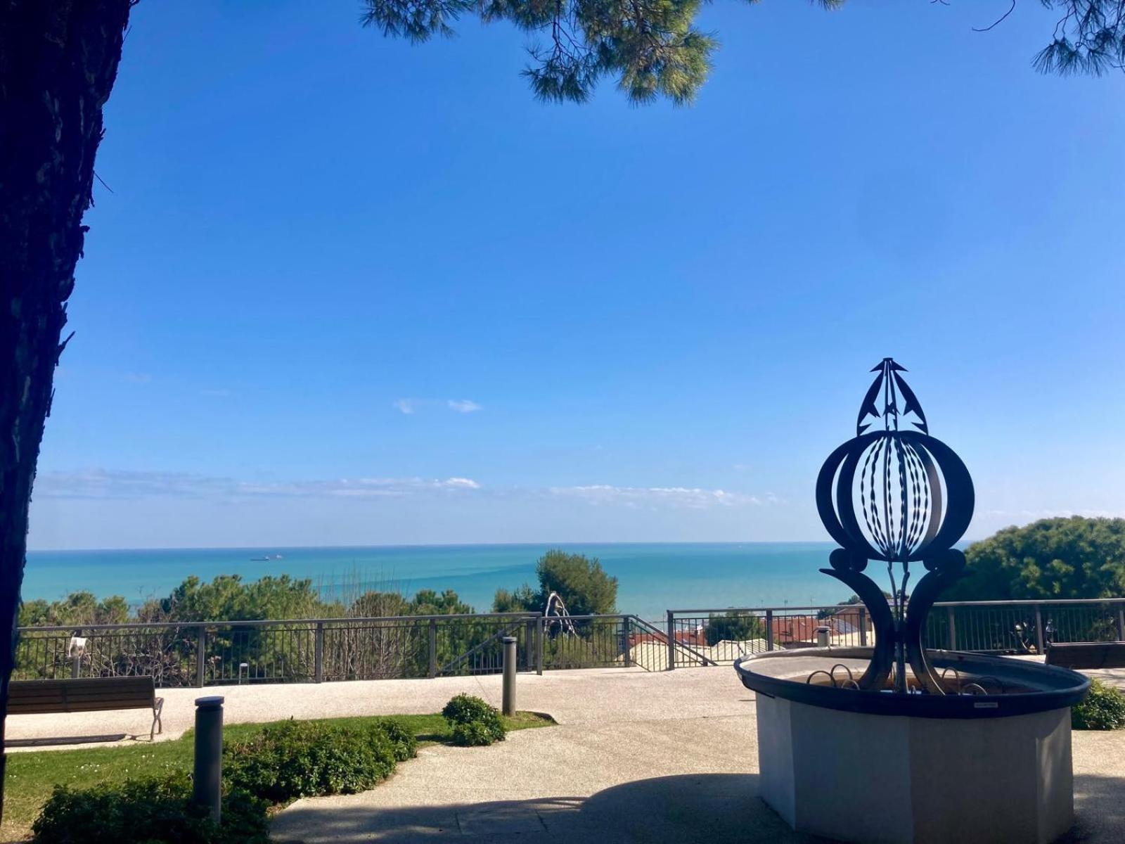 B&B Residenza Leonardo Falconara Marittima Extérieur photo